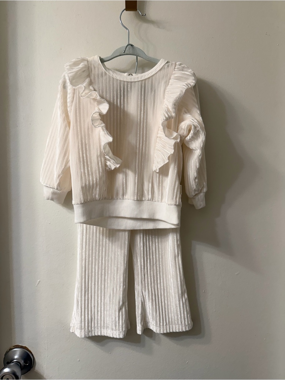 Tahari Cream Ruffle Ribbed Kids Pajama Set